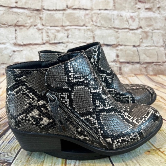 Arizona Women's Western Gray Snake Print Side Zip Ankle Boots Booties Size 7 - Picture 8 of 8
